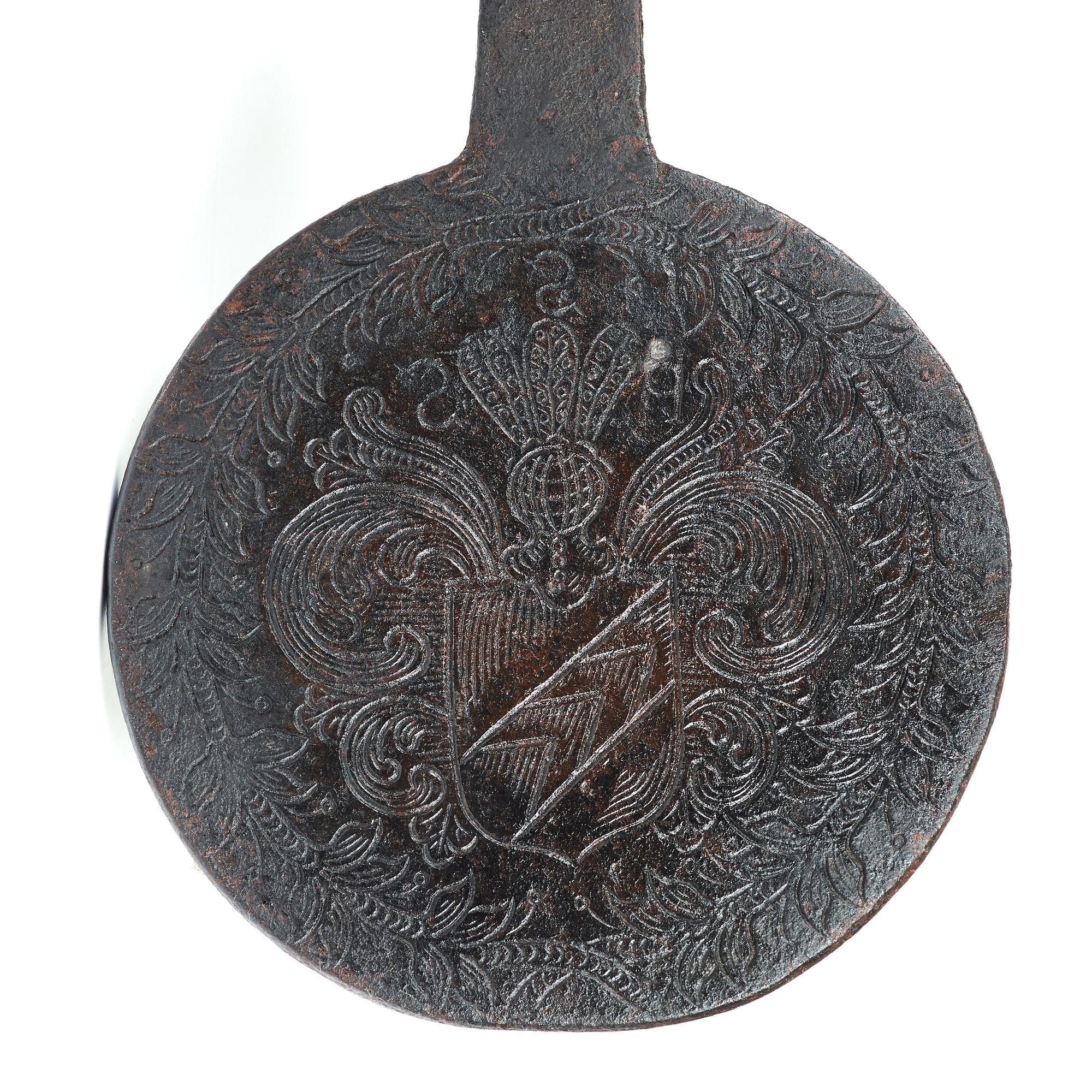 RÅNJÄRN, med graverade vapen för Per Silfversparre (1613-71) och Magdalena von Scheiding (död före 1694), gifta 1640.