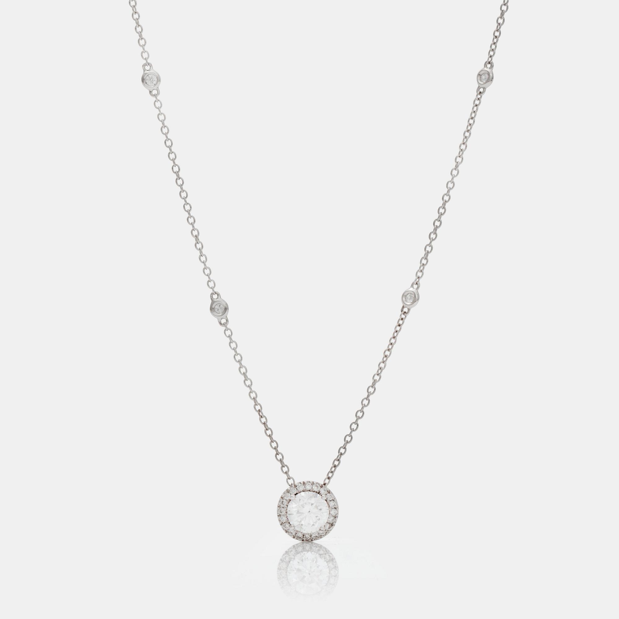 COLLIER med briljantslipade diamanter totalt ca 1.24 ct. Mittsten 1.01 ct med kvalitet F/SI2. Certifikat från GIA.