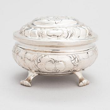 Sockerskrin, silver, rokoko, oidentifierad mästare, kyrilliskt S.F, kontrollmästarstämpel Andrei Andrejev, Moskva 1775.