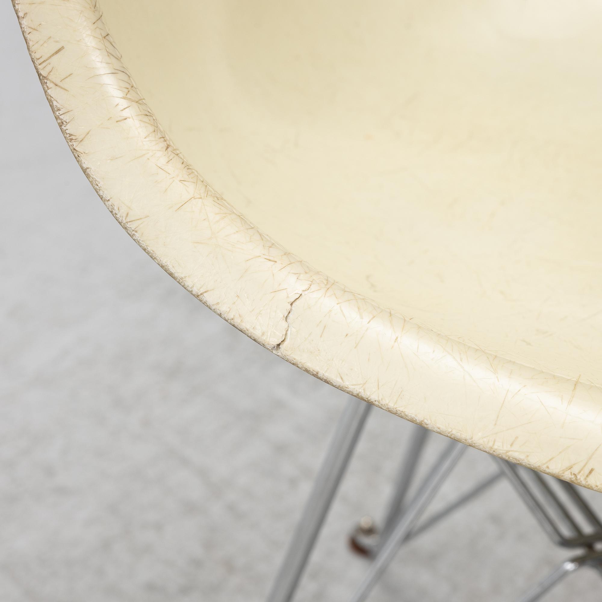 Charles & Ray Eames, Stolar, 4 st, "DSR Plastic Chair", Herman Miller & Vitra.