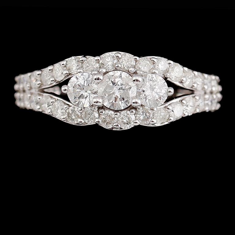 RING, 14 k vitguld, briljantslipade diamanter tot 1.75 ct.