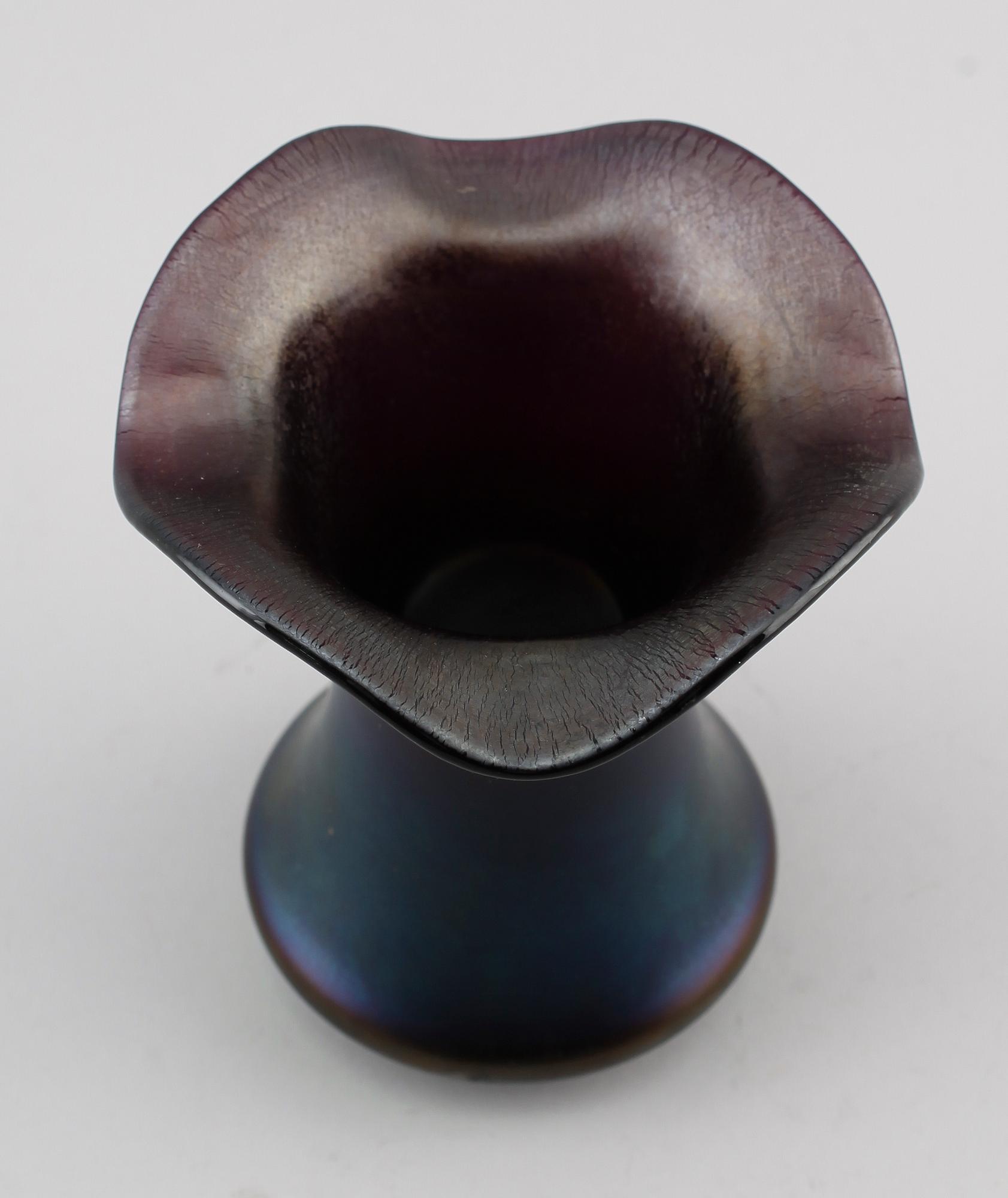 VAS, glas, möjligen Steuben, Amerika, 1900-talets första hälft.