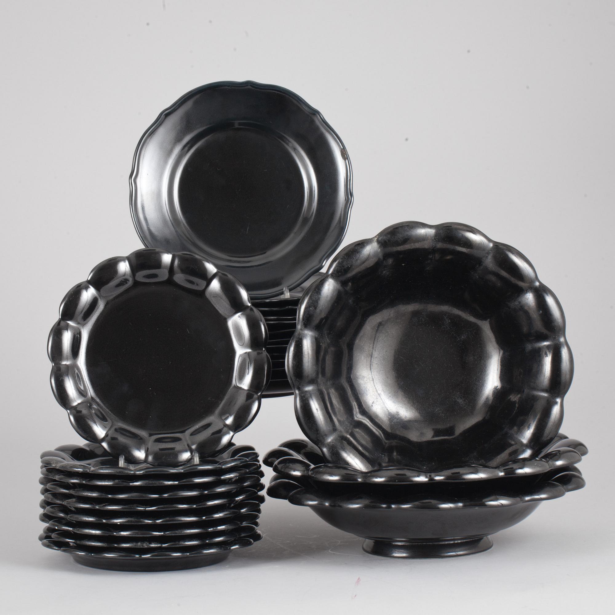 SERVISDELAR, flintgods. 24 delar. "Svart Glasyr" Gefle Uppsala Ekeby, Design Arthur Percy.