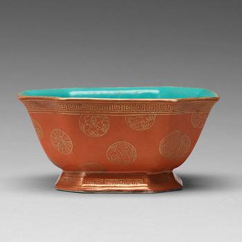 696. A coral red octangular bowl, late Qing dynasty. With Tongzhis seal mark in red.