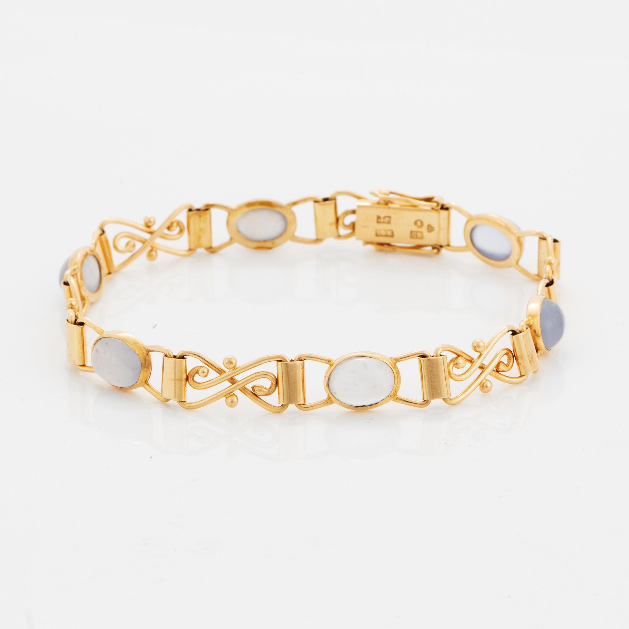 18K gold and cabochon-cut moonstone bracelet.