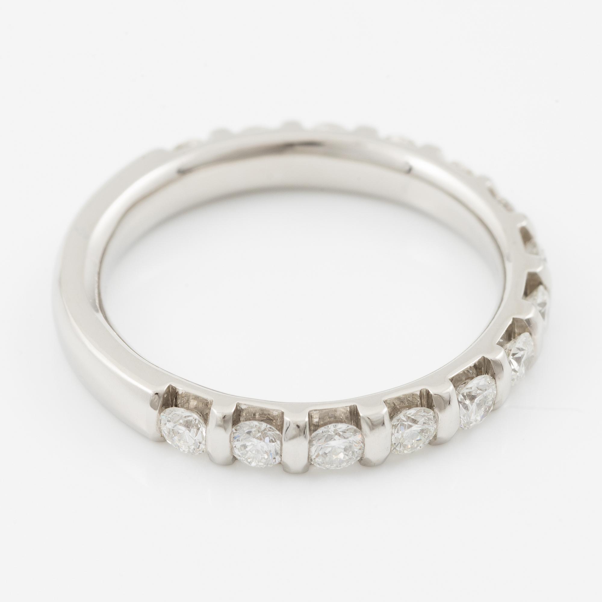 Alliance ring in platinum with round brilliant-cut diamonds, by Patrik af Forselles.