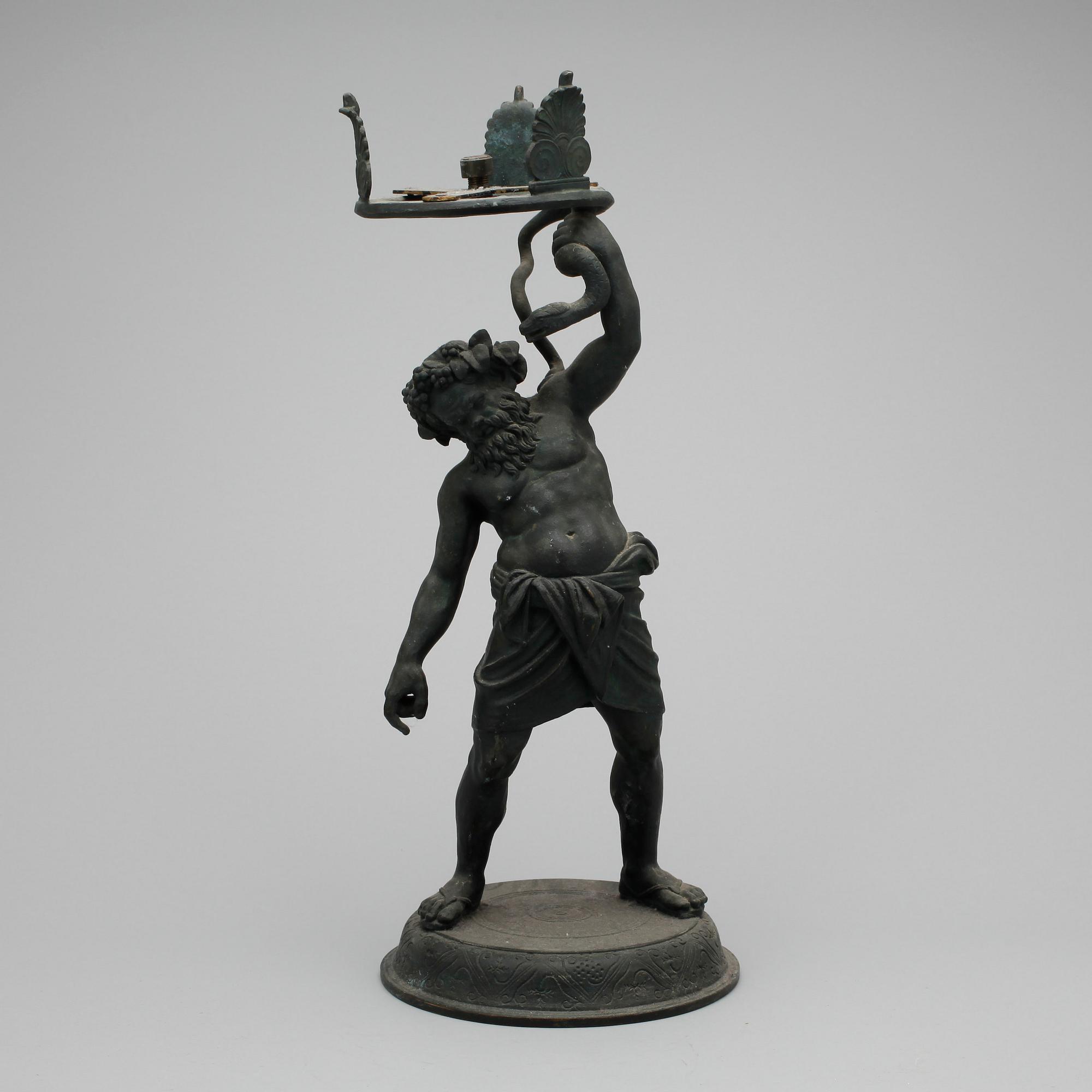 LAMPFOT, patinerad metall, 1900-tal.