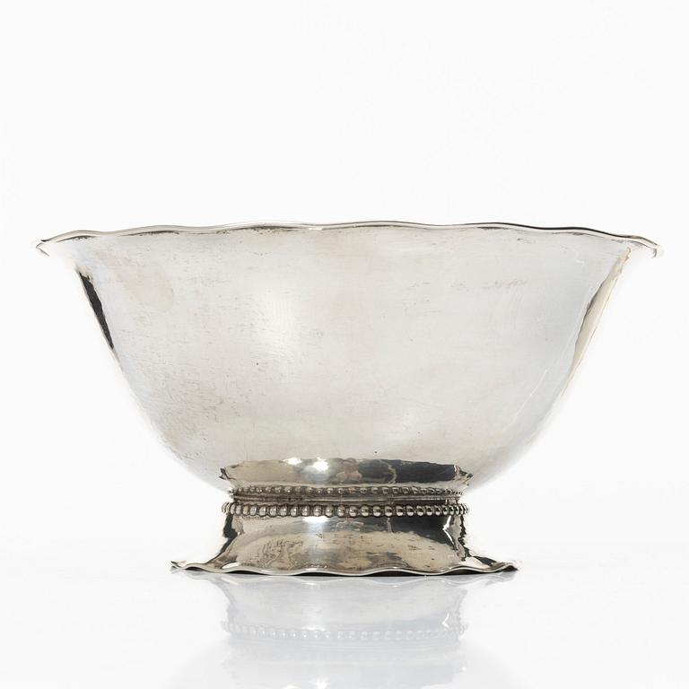 C.G. Hallberg, A Swedish silver bowl, mark of CG Hallberg, Stockholm 1937.