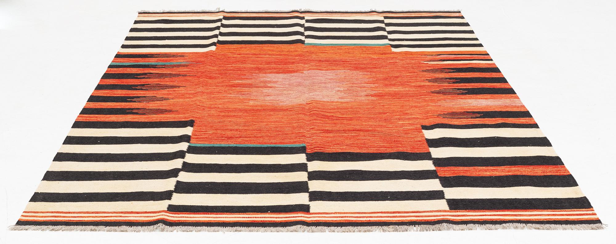 A Kilim carpet, c. 299 x 202 cm.