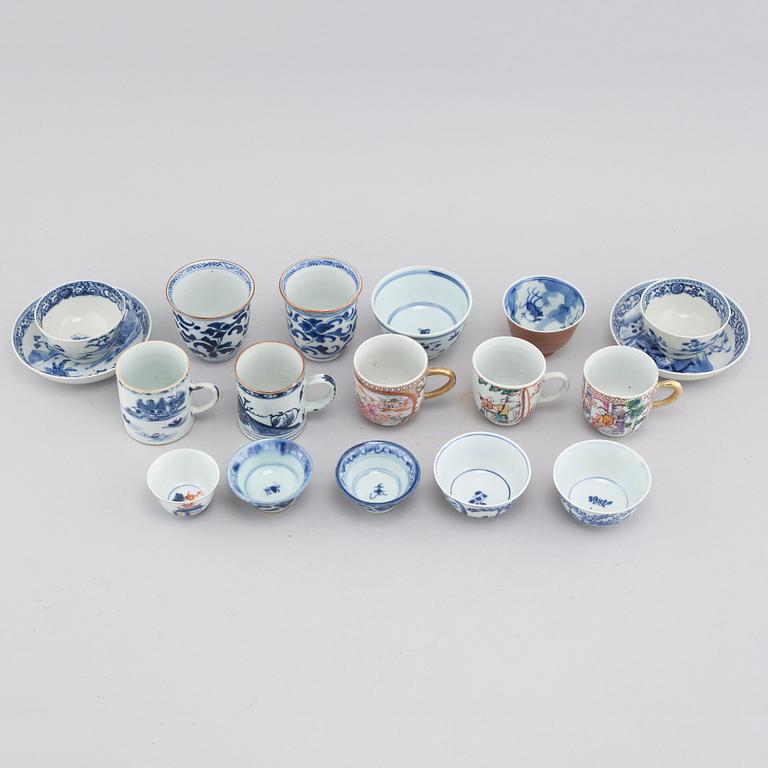 16 chinese porcelain cups from the 18th/19th and 20th century.
