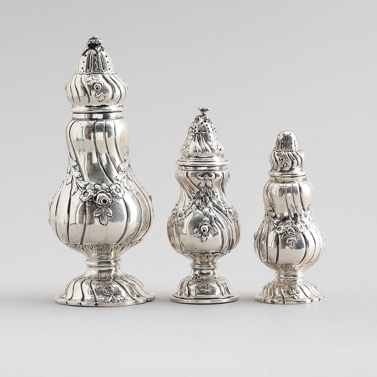 STRÖARE, 3 st snarlika, silver, svenska importstämplar samt en Mema, 1978. Vikt ca 481 gram.