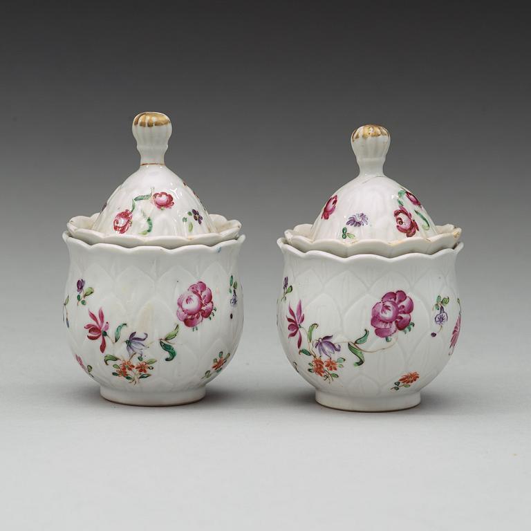 A pair of famille rose custard cups with covers, Qing dynasty, Qianlong (1736-95).