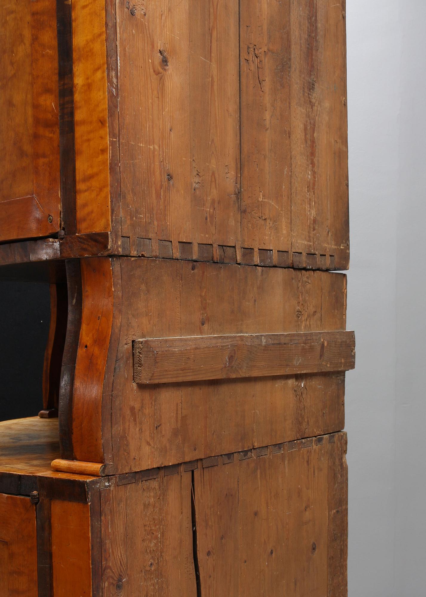 HÖRNSKÅP, 1800-talets andra hälft.