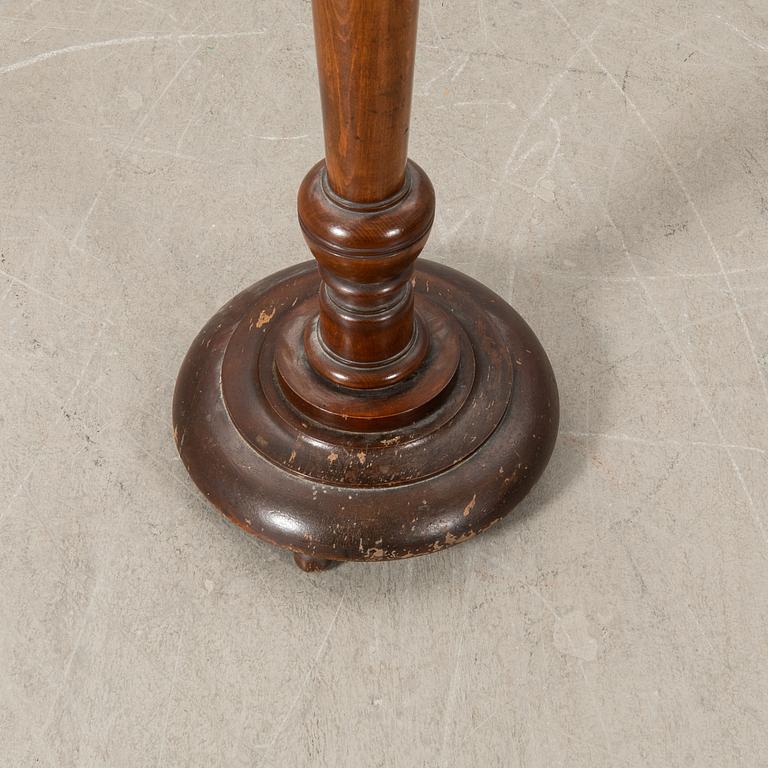 Pedestal early 20th century.