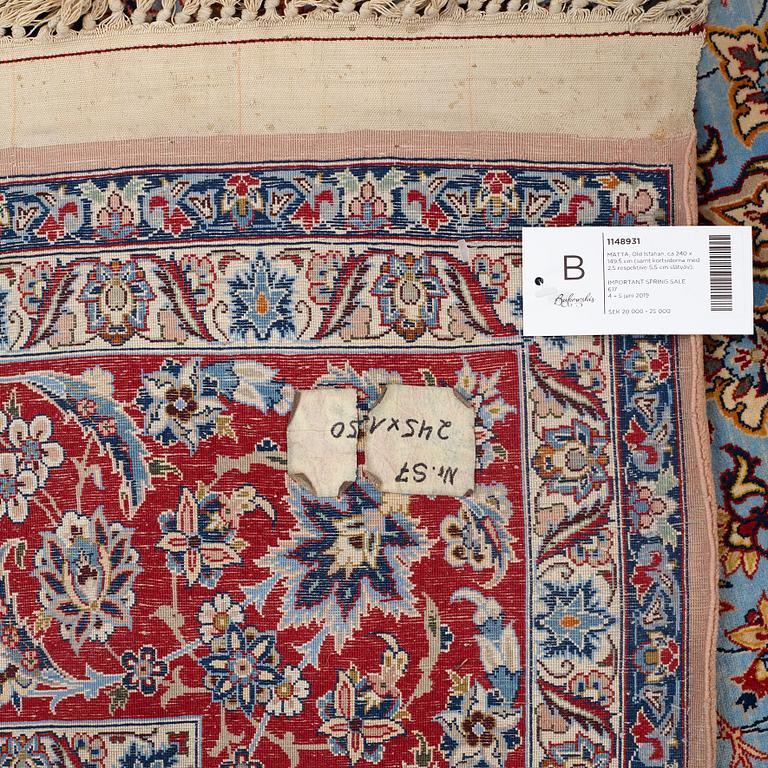 A RUG, Old Esfahan, ca 240 x 149,5 cm (+ the ends have 2,5 and 5,5 cm flat weave).