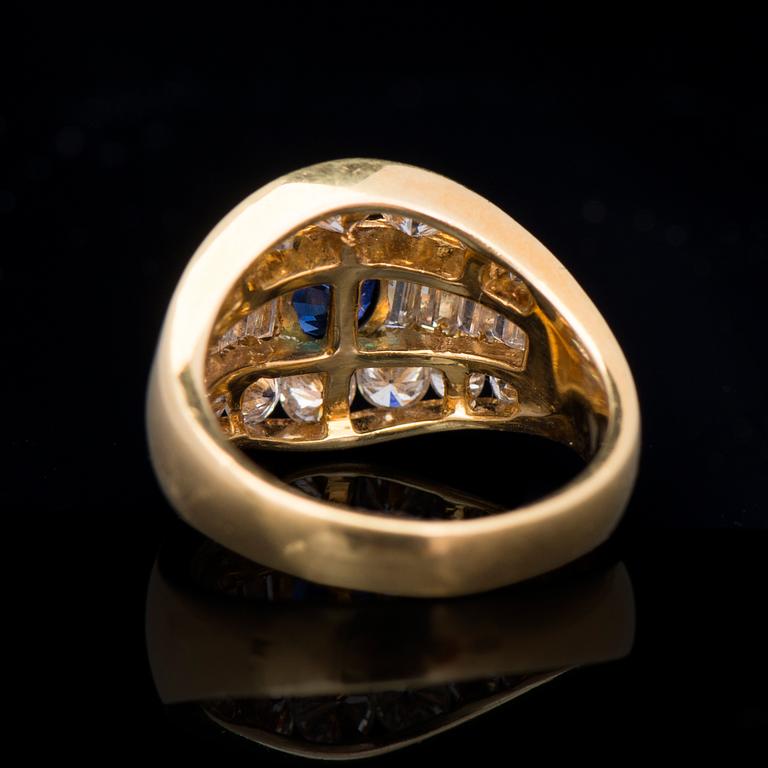 RING, fasettslipad safir, briljant-
 och baguetteslipade diamanter, 18K guld.