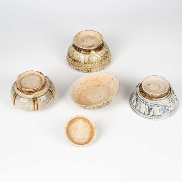 Two Sawankhalok jars with covers and a bowl, Thailand, 14th/17th Century.