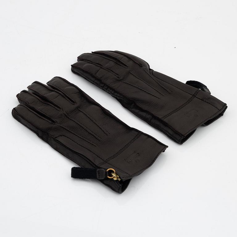 Gucci, a pair of dark brown leather gloves, size 6 1/2.