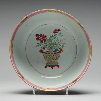 A famille rose punch bowl, Qing dynasty, Qianlong (1736-95).