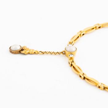 Necklace in 18K gold with half-pearls and rose-cut diamonds, likely 19th century.