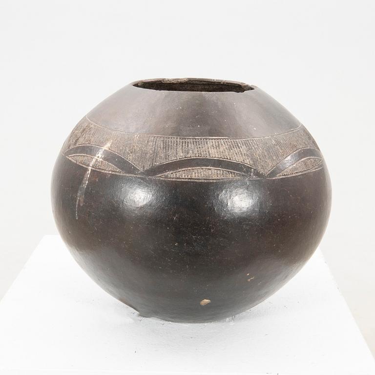 Beer pot Ukhamba, Zulu, South Africa 20th century.