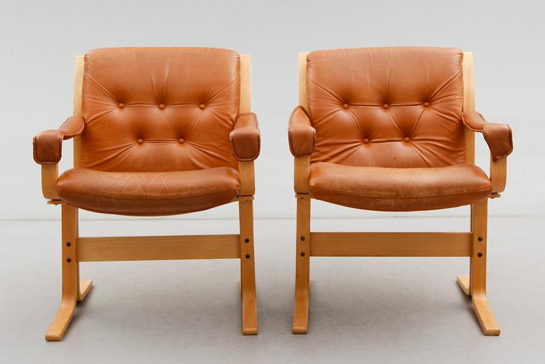 FÅTÖLJER, 1 par, 1900-talets andra hälft.