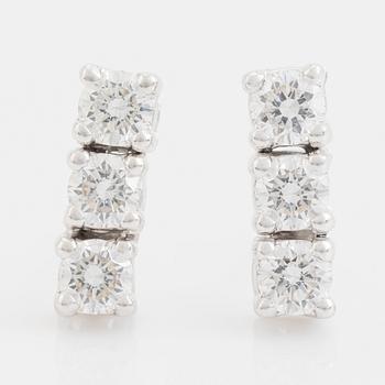 Brilliant cut diamond earrings, total ca 0,52 ct.