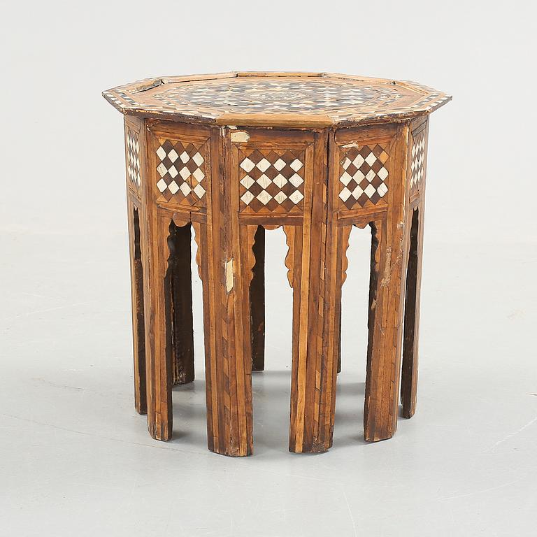 RÖKBORD, orientaliskt, 1900-tal.