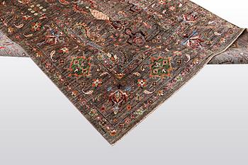 A rug, Zieglar design, ca 244 x 180 cm.