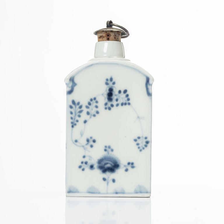 A 'Mussel-pattern' porcelain teacaddy, probably Germany,19th century.