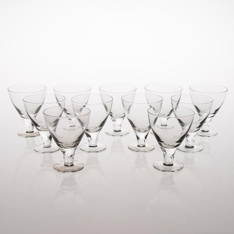 GUNNEL NYMAN, glasservis, 114 osaa, "GN 46", Nuutajärvi Notsjö. I produktion 1949-1969.