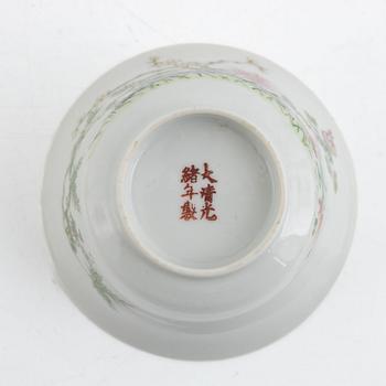 A porcelain bowl, China, 20th century.