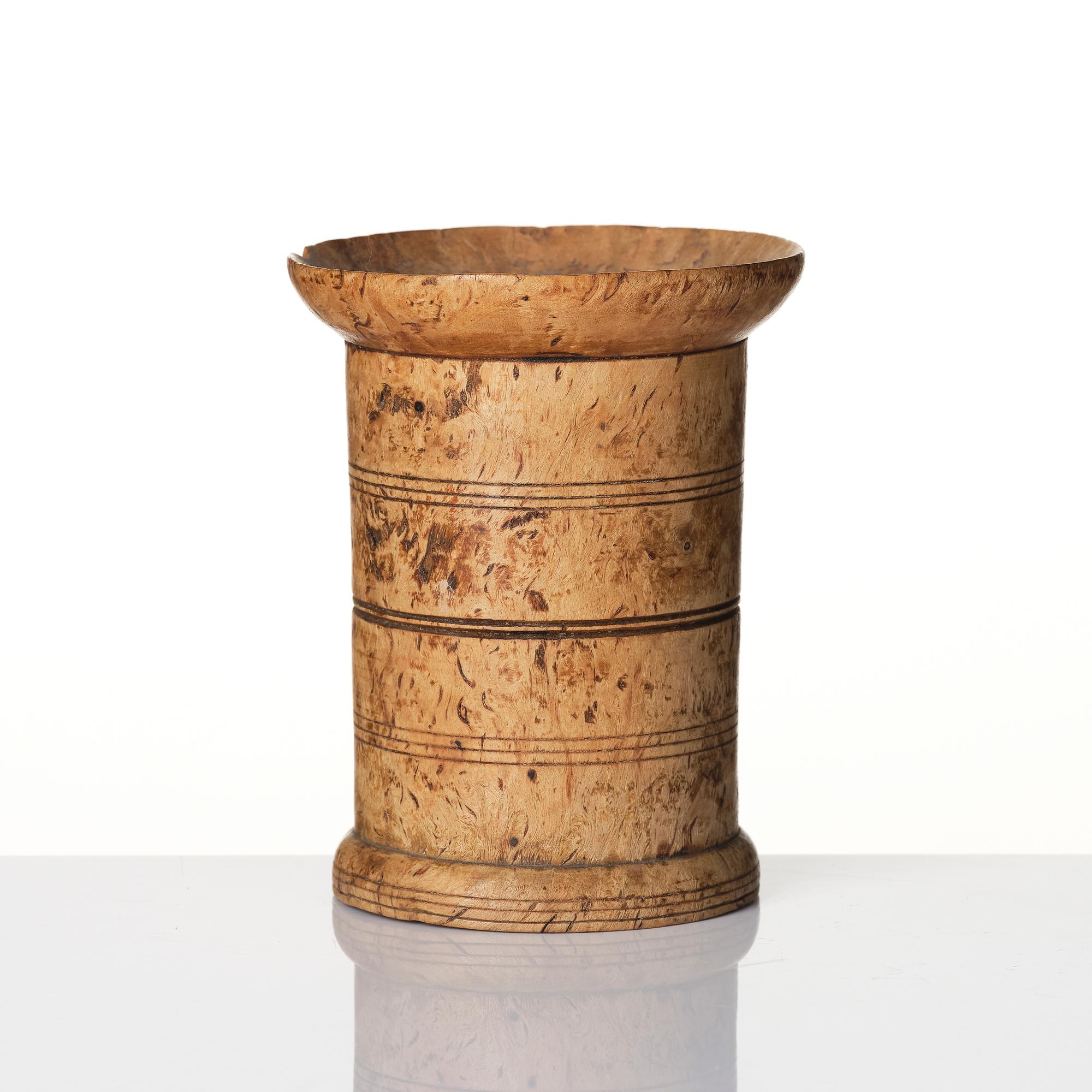A birch sand caster, 18th/19th century.