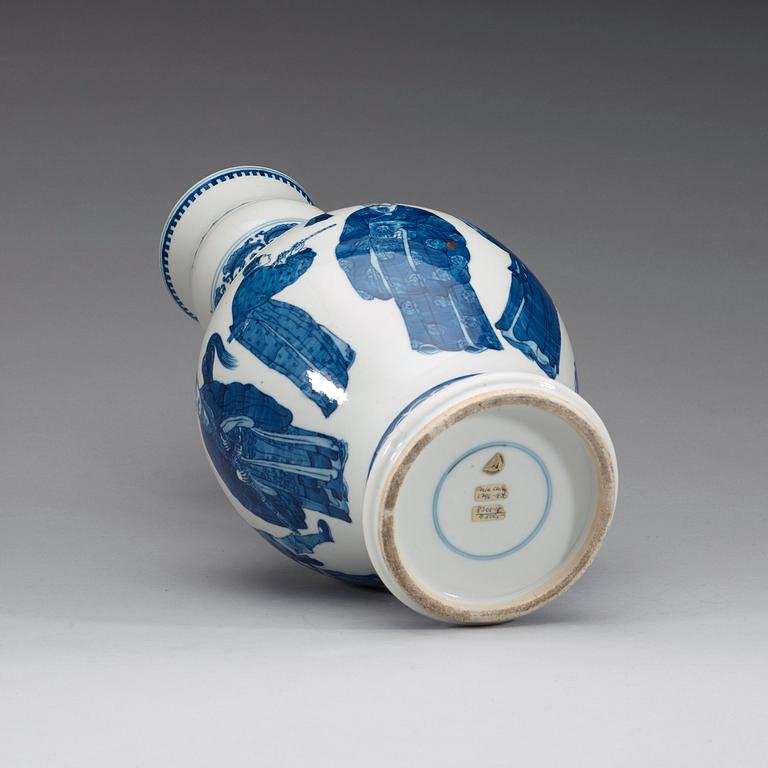 A blue and white figure scene vase, Qing dynasty, 19th century.