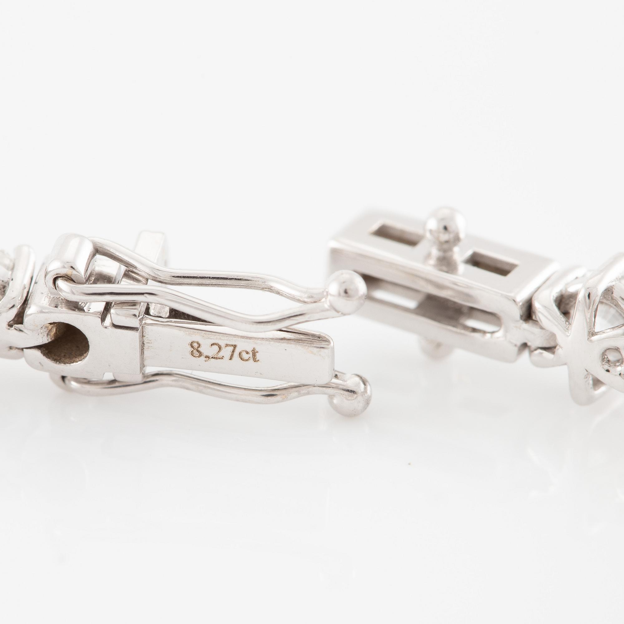 Tennis bracelet, 18K white gold with fancy-cut diamonds.