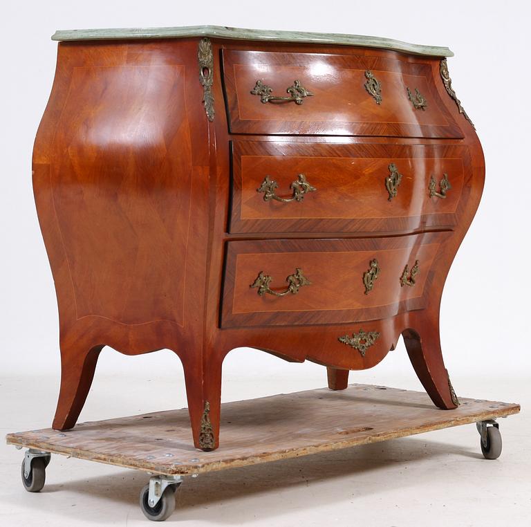 BYRÅ, rokokostil, 1900-tal.