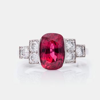 683. Ring with an unheated ruby, 3.56 cts, and brilliant-cut diamonds. Certificate from GCS.