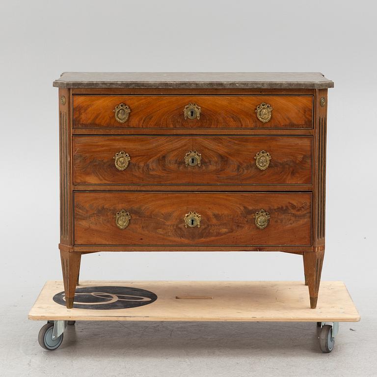 A Gustaivain style chest of drawers, around 1900.