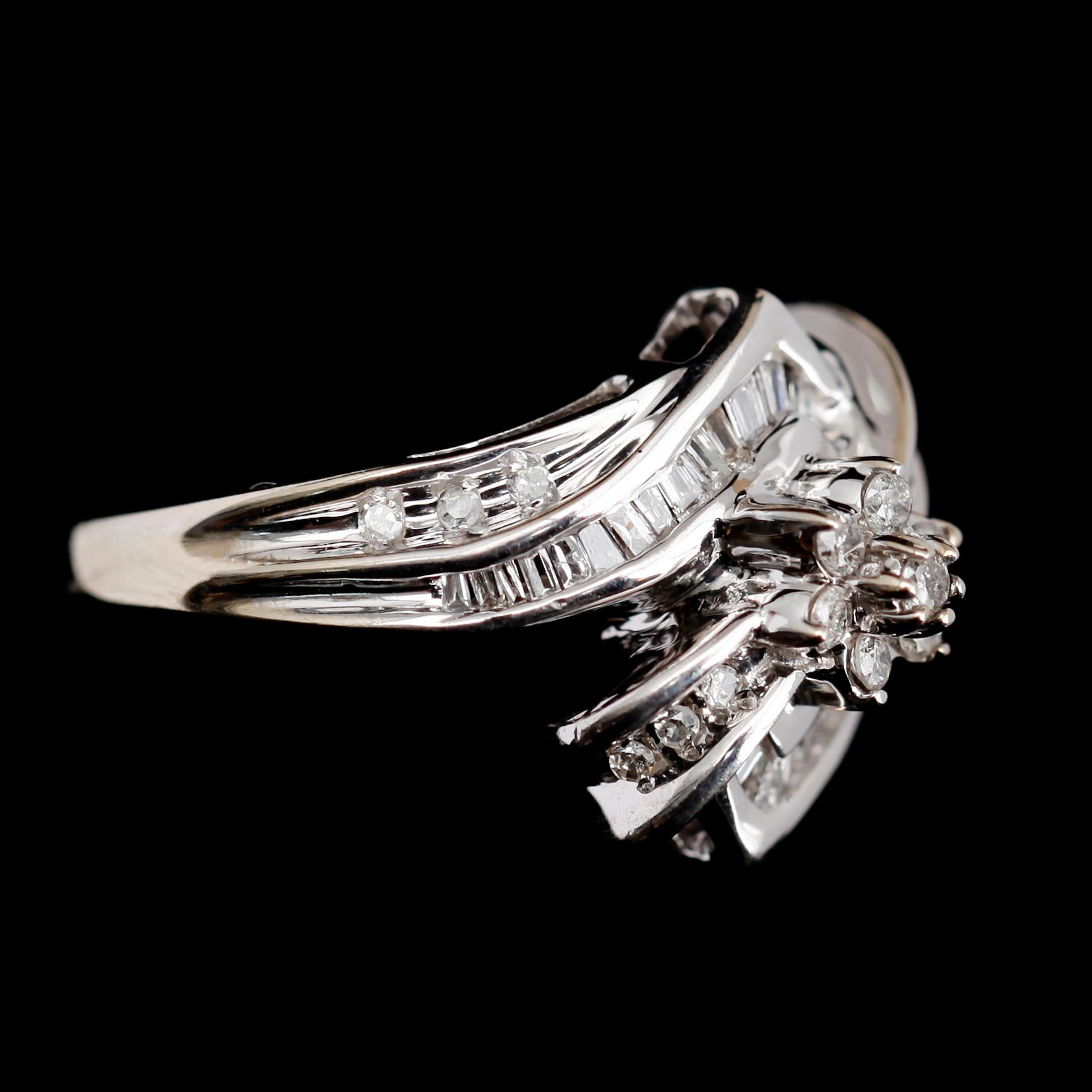 RING, 10 k vitguld, diamanter ca 0.75 ct.