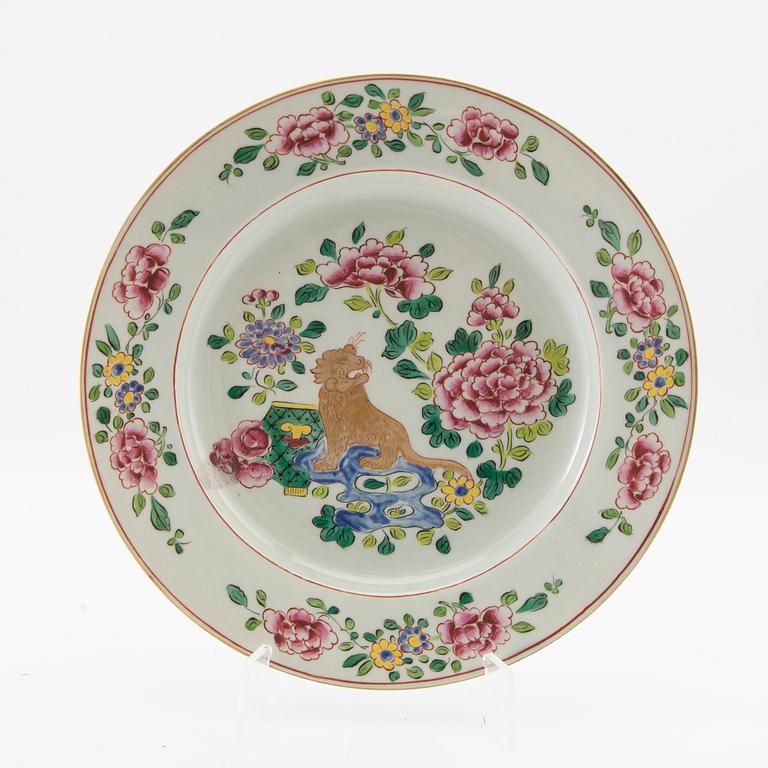 Plate China Yongzheng (1723-35) porcelain.