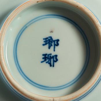 A pair of blue and white Transitional bowls, 17th Century.