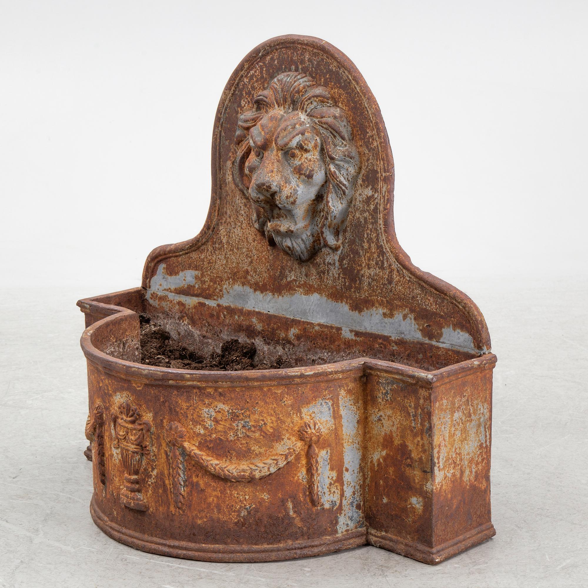 A Cast Iron Garden Fountain, late 20th Century.