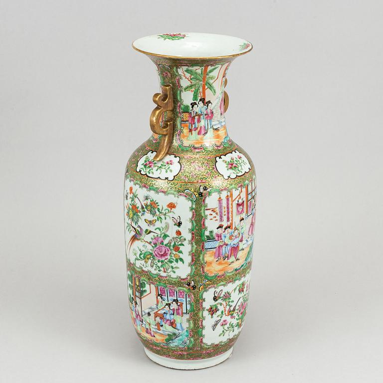 A large famille rose Canton vase, late Qing dynasty.