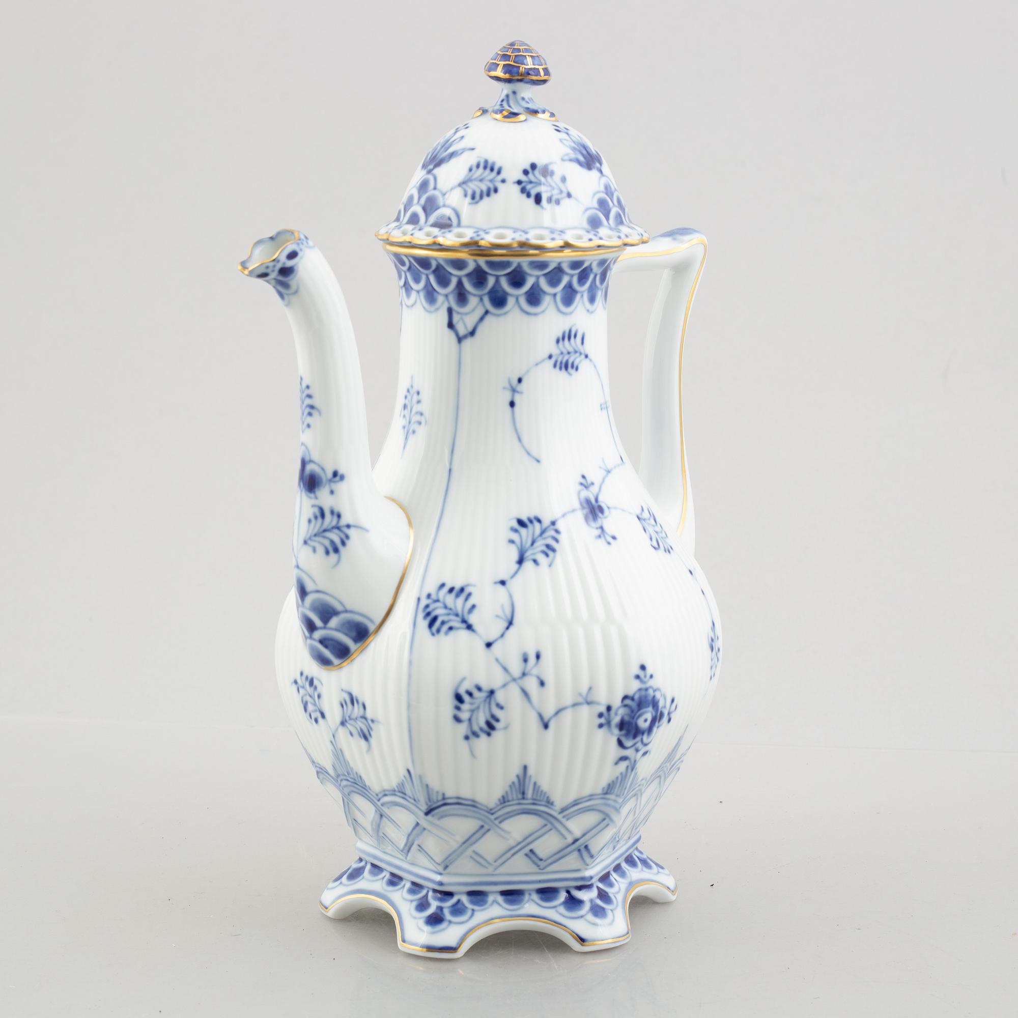 A 'Blue Fluted Full Lace' / 'Musselmalet' porcelain Coffee Pot, Royal Copenhagen, model 1202, 1961.