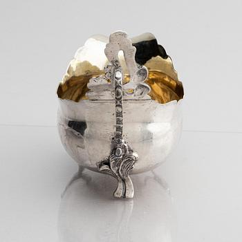 Mikael Hammarberg, gräddsnäcka, silver, (verksam 1758-1789 (90)) Härnösand. Rokoko.