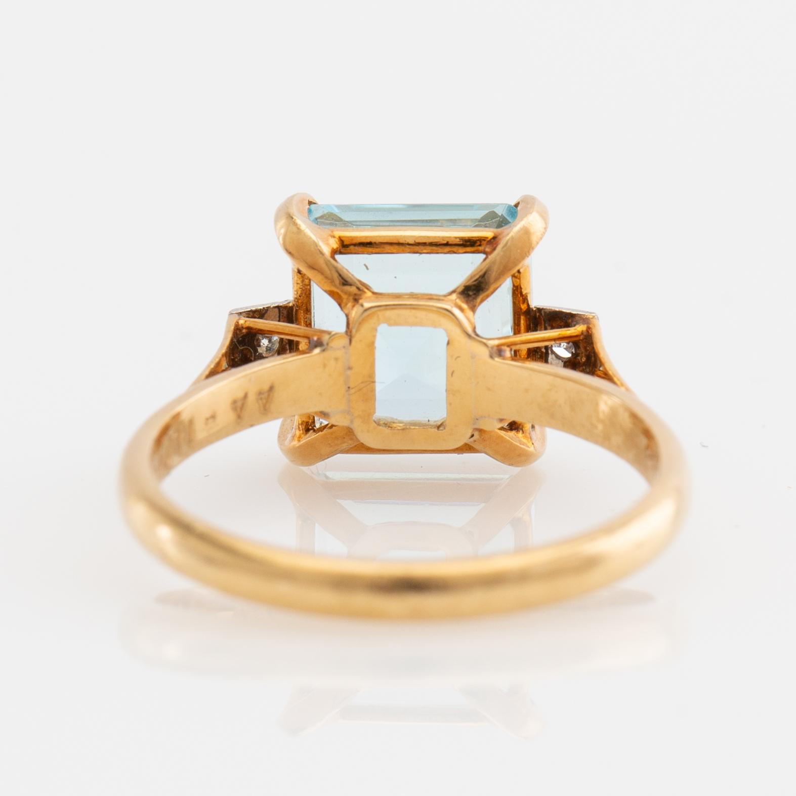 Ring, 18K gold with aquamarines and diamonds.