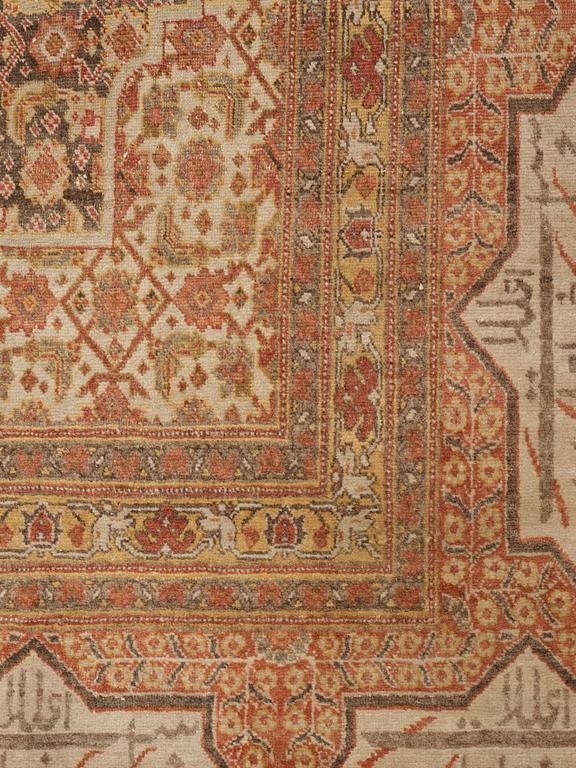 A CARPET, semi-antique Tabriz, ca 369,5 x 272,5 cm.