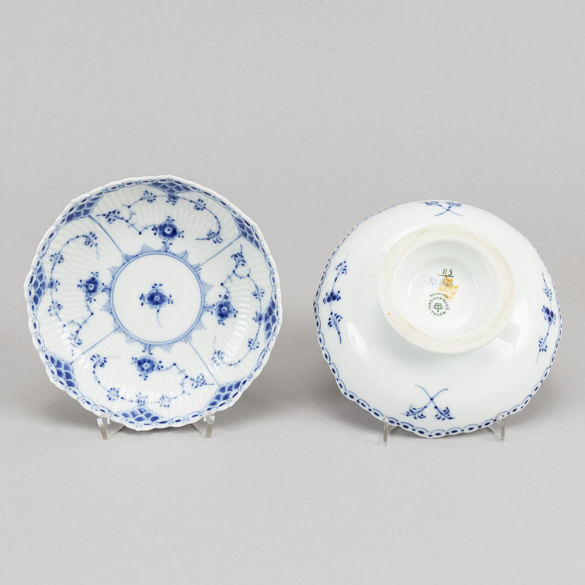 Royal Copenhagen, eight 'Musselmalet' footed dishes, Denmark.