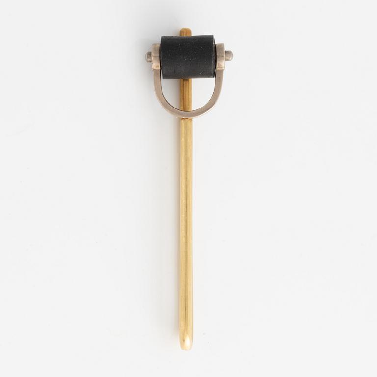 Glenn Roll, tie pin, 18K gold, metal and black rubber.