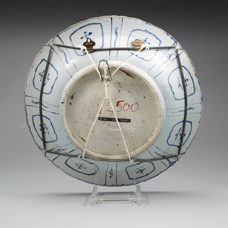 A large blue and white kraak charger, Ming dynasty, Wanli (1572-1620).